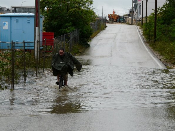 06_inondation_Rue-Ambroise-Pare_Besancon_Vu_le_13-07-2011 [1600x1200]